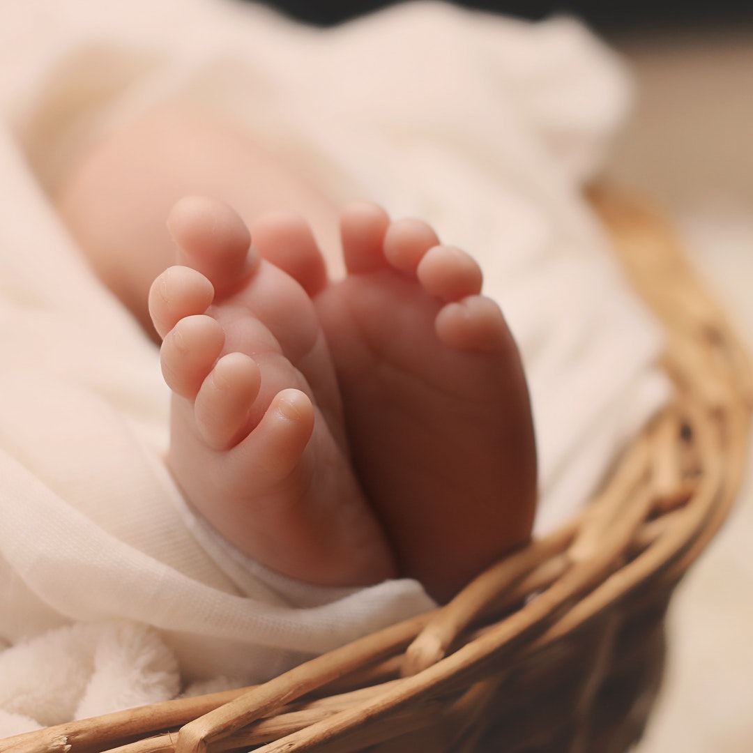 newborn baby feet